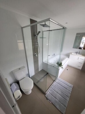 Apartment | Bathroom