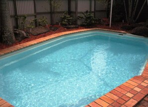 Outdoor pool - Central Motel Mooloolaba Apartments (Mooloolaba)