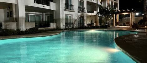 Piscine extérieure, piscine chauffée