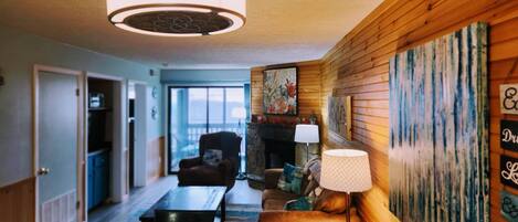 Tv, eldstad och dvd-spelare