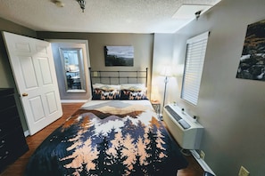 3 bedrooms, free WiFi, bed sheets - Season's Greetings Sale (Gatlinburg)