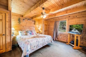1 chambre, fer et planche à repasser, lit de bébé portatif