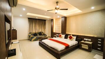 Iron/ironing board, free WiFi, bed sheets