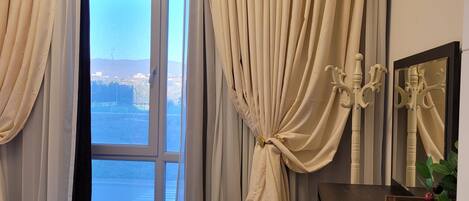 1 bedroom, in-room safe, iron/ironing board, free WiFi