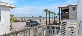 Pirate Beach Hideaway | Flagler Beach | Short Walk To The Beach & Restaurants | WiFi