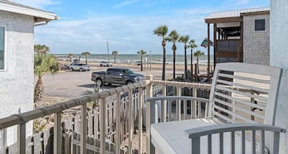 Pirate Beach Hideaway | Flagler Beach | Short Walk To The Beach & Restaurants | WiFi