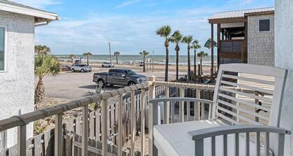 Pirate Beach Hideaway | Flagler Beach | Short Walk To The Beach & Restaurants | WiFi