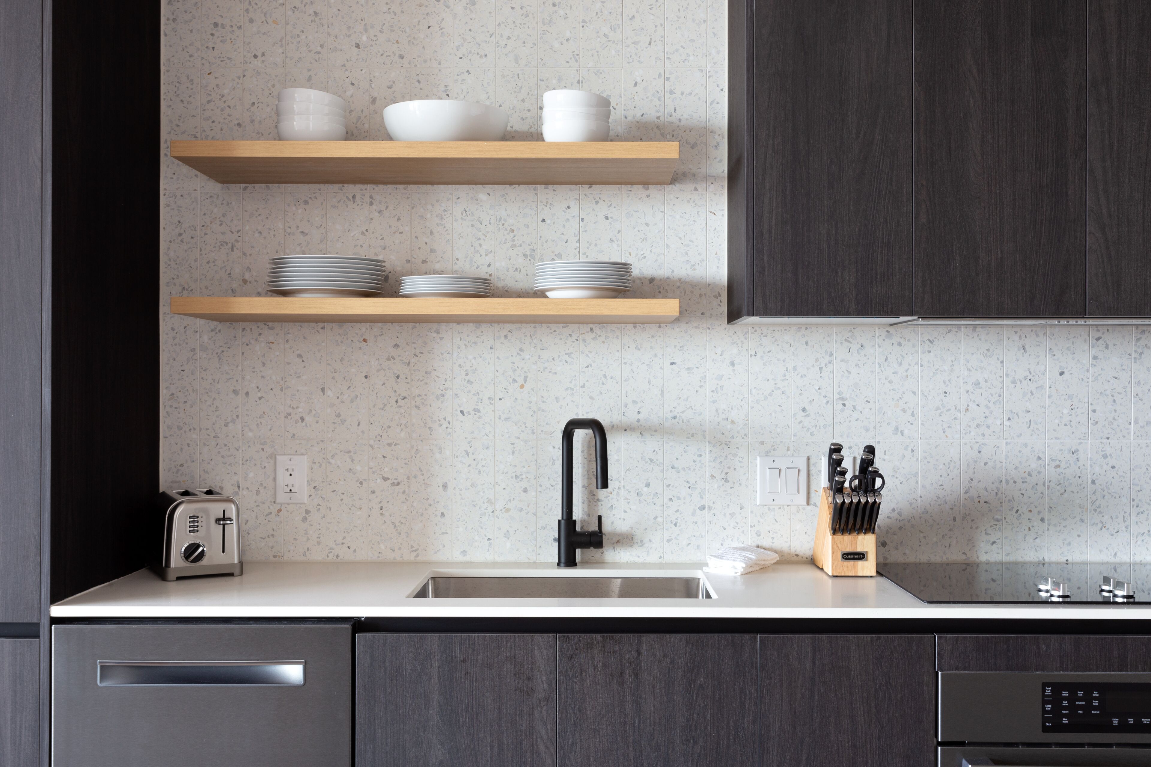 Peti sejuk/penyejuk beku saiz penuh, ketuhar gelombang mikro, ketuhar 