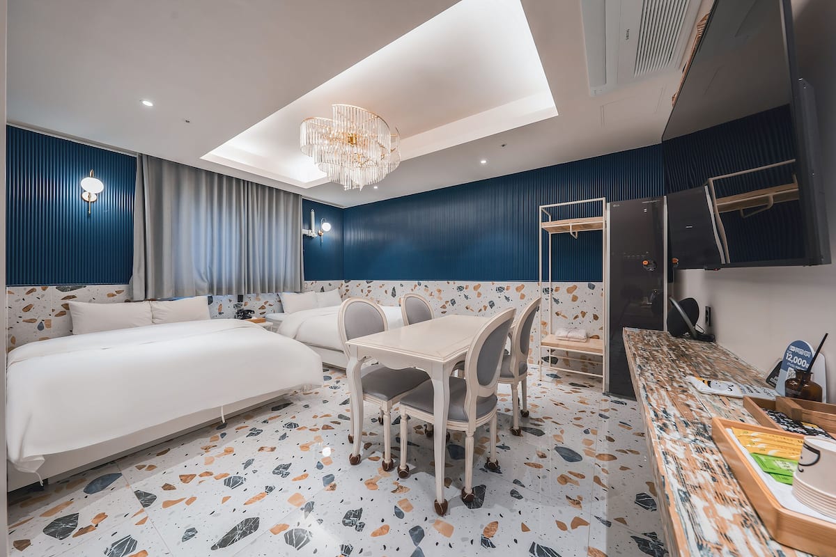 Premium Suite Twin | Premium bedding, down duvets, individually decorated