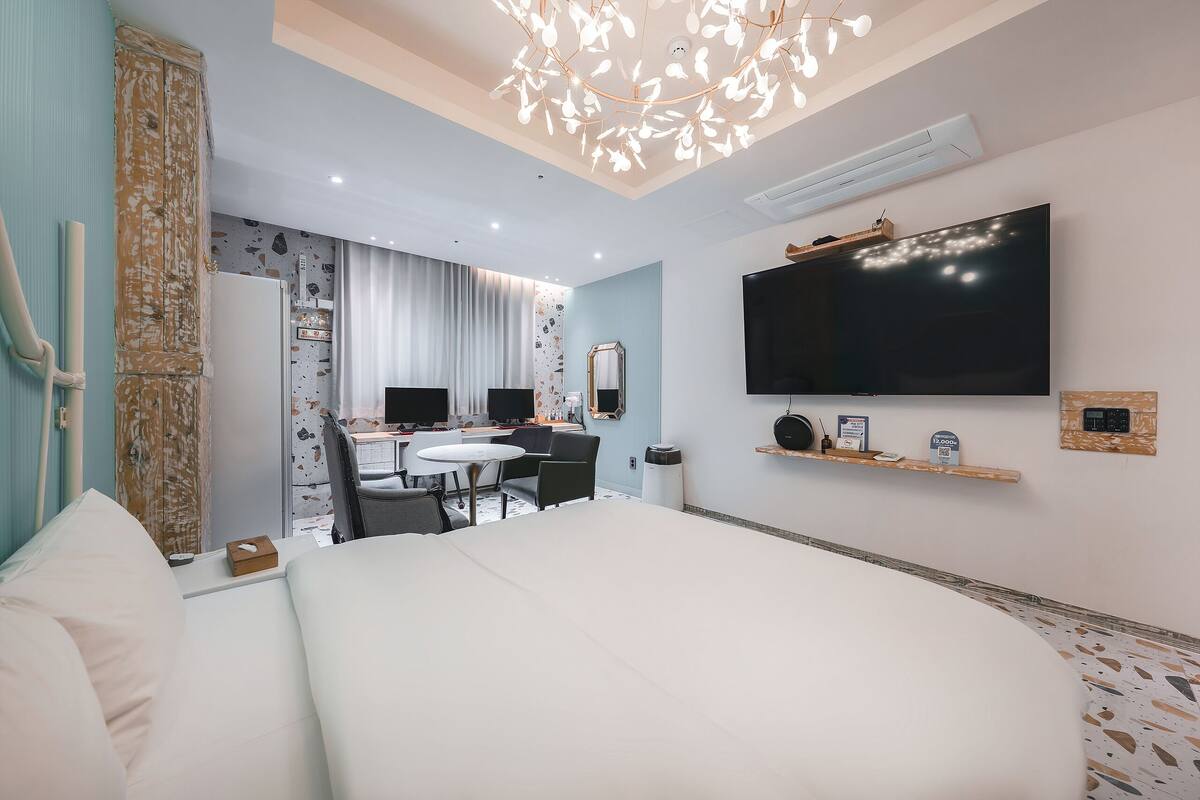 客房 (Suite 2PC) | 高級寢具、羽絨被、書桌、手提電腦工作空間