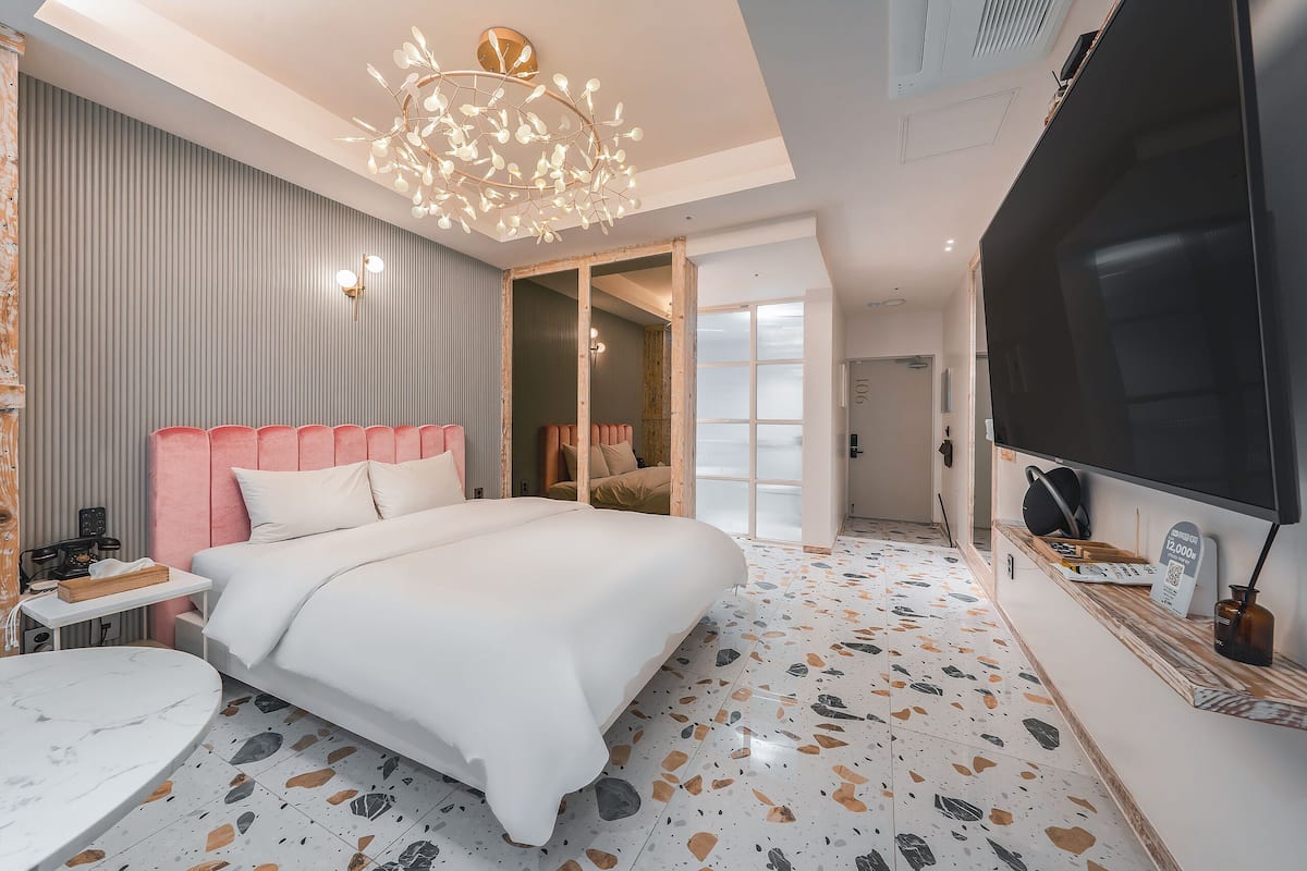 Room (Suite) | Premium bedding, down duvets, individually decorated