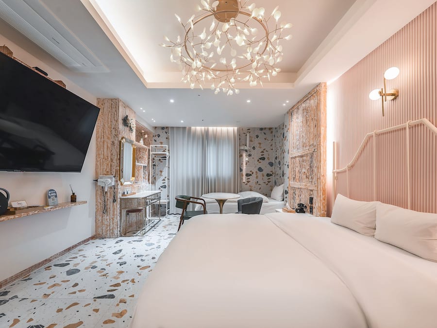 Deluxe Twin Room | Premium bedding, down comforters, individually decorated