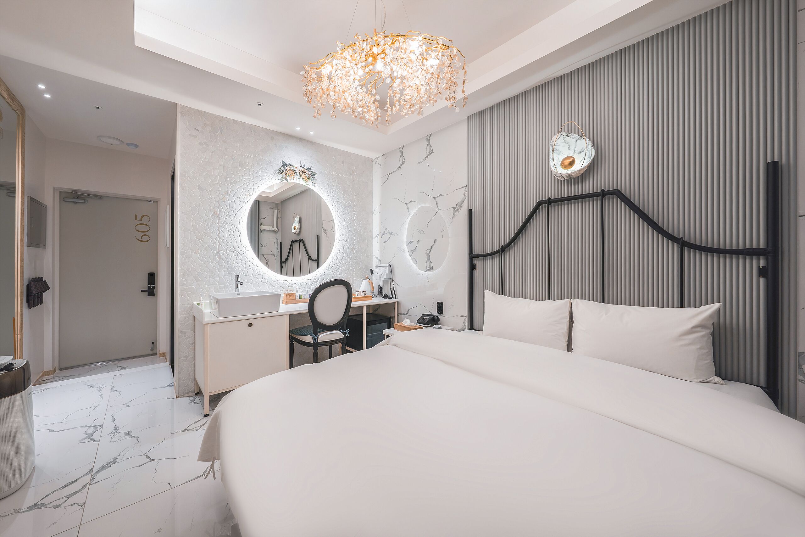 Habitación Deluxe doble | Ropa de cama de alta calidad, edredones de plumas, decoración individual