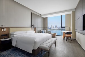 Premium bedding, down comforters, minibar, in-room safe - Nantong Marriott (Nantong)