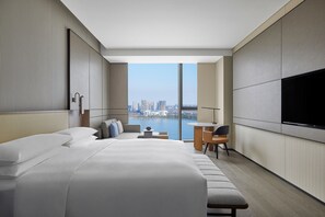 Premium bedding, down comforters, minibar, in-room safe - Nantong Marriott (Nantong)