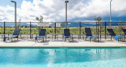 Fairfield by Marriott Inn & Suites Winters Davis