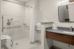 Separat badekar og bruser, hårtørrer, håndklæder, Sæbe
