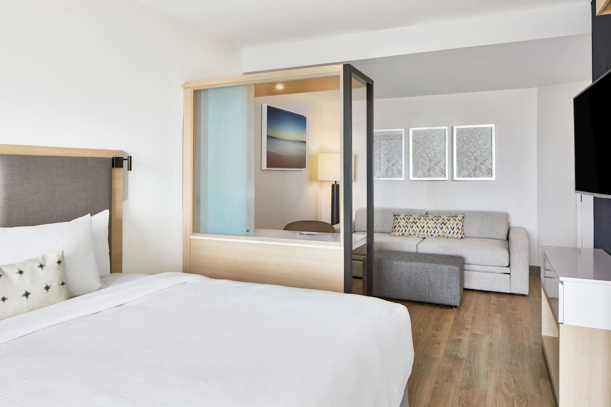 Pillowtop beds, in-room safe, desk, laptop workspace