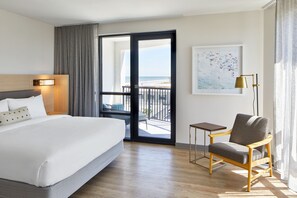 Suite, 1 King Bed, Balcony, Corner (Inland View)