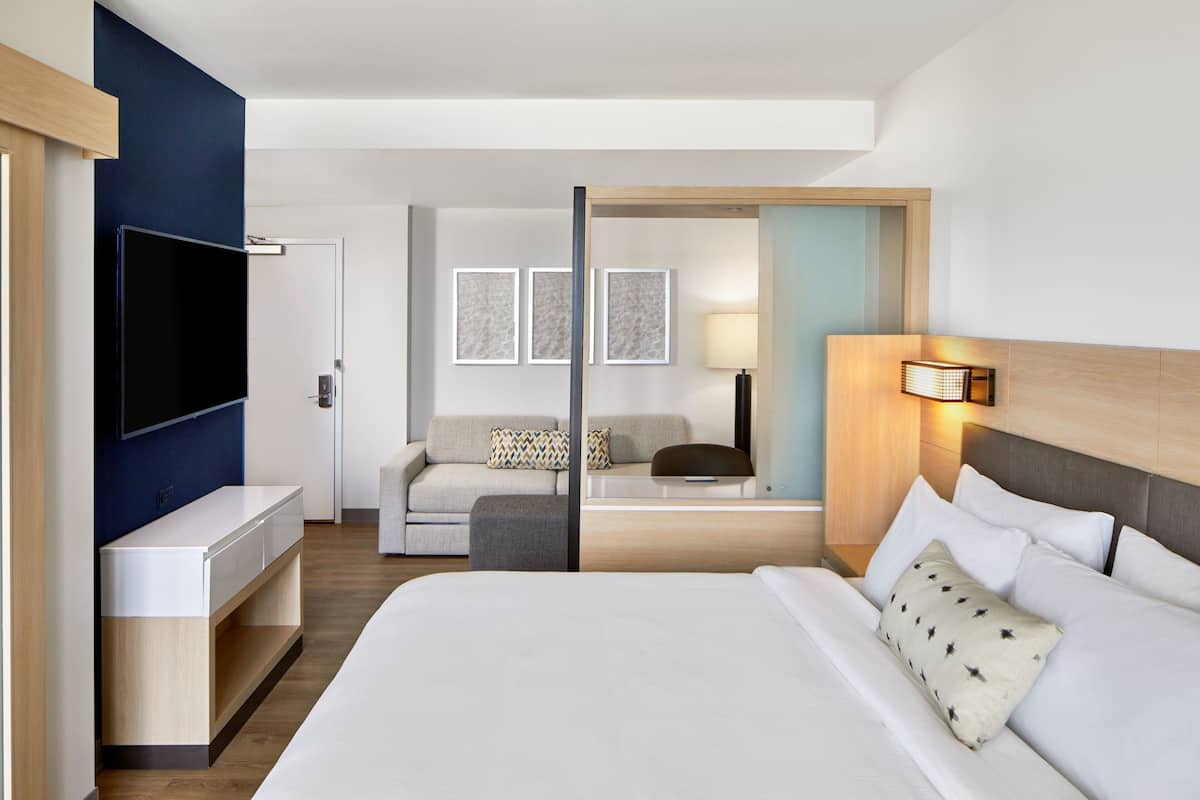 Pillowtop beds, in-room safe, desk, laptop workspace