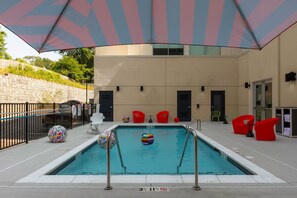 Seasonal outdoor pool - Aloft Nashville Airport (Nashville)