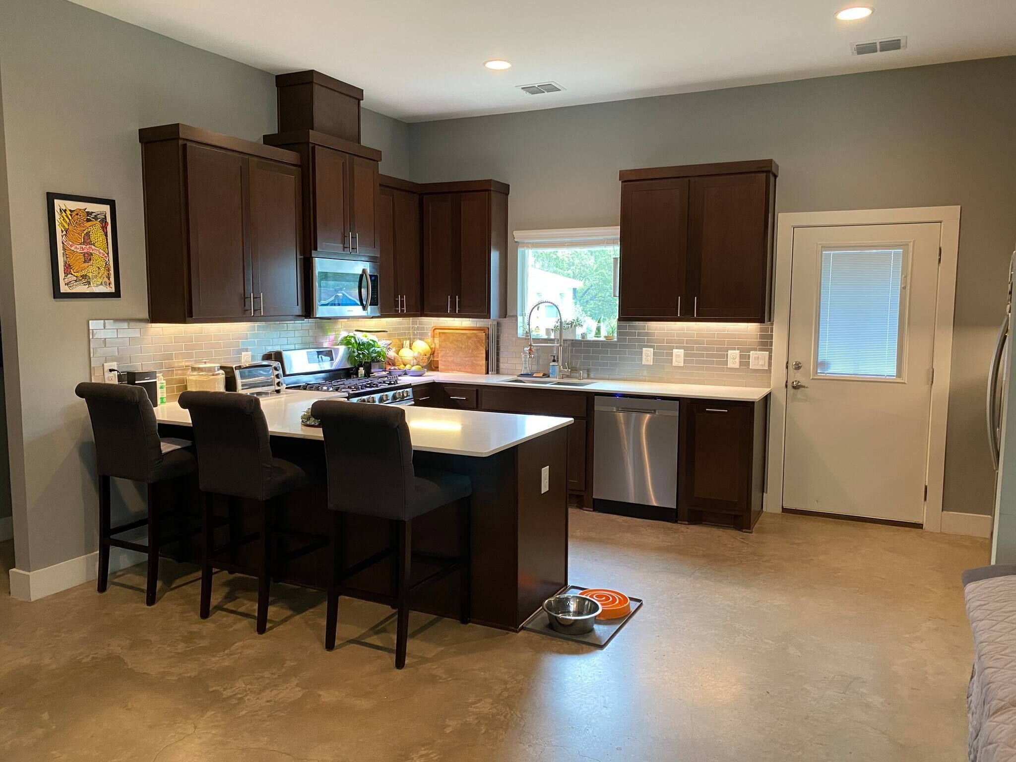 雪櫃、微波爐、焗爐、爐具