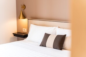Classic Double or Twin Room | Minibar, in-room safe, soundproofing, free WiFi - Hotel del Conte (Laveno Mombello)