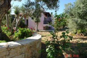 Property grounds - Villa Athina in the Cretan nature (Rethymno)