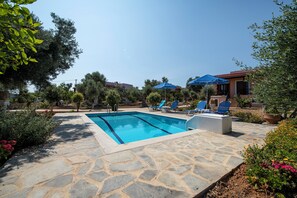 Outdoor pool - Villa Athina in the Cretan nature (Rethymno)