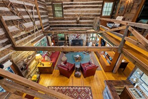 Interior - Logs of Luxury Cabin - Golfers Dream (Mars Hill)