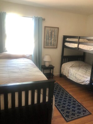 3 Schlafzimmer, Schreibtisch, BĂŒgeleisen/BĂŒgelbrett, Reisekinderbett