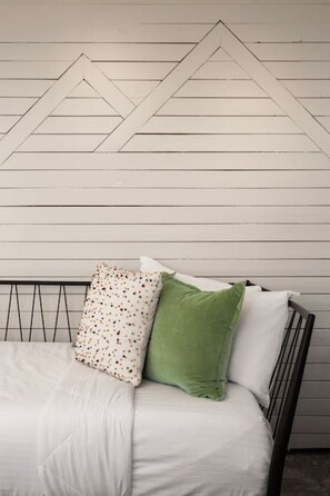 6 habitaciones, escritorio, tabla de planchar con plancha y wifi gratis 