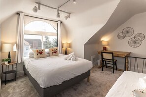 6 habitaciones, escritorio, tabla de planchar con plancha y wifi gratis 