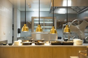 Breakfast, lunch, dinner served; local and international cuisine 