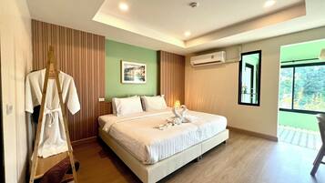 Ropa de cama de alta calidad, cubrecamas y minibar