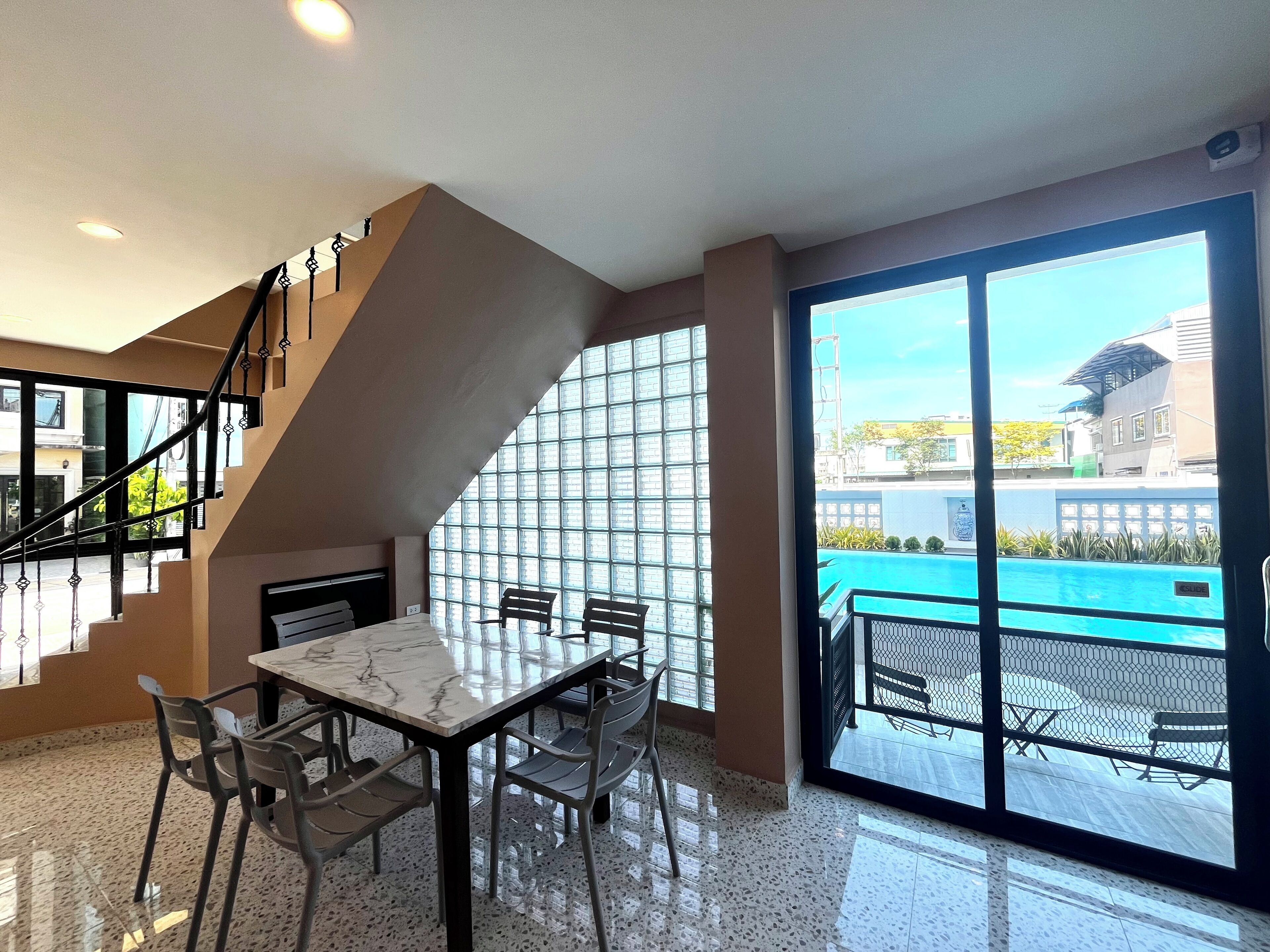 Smart TV, Netflix, streaming services