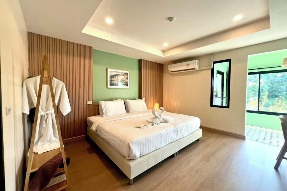 Premium bedding, down comforters, minibar, individually decorated