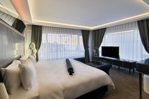Premium bedding, free minibar items, soundproofing, free WiFi - Via Çırağan Hotel (Istanbul)