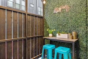 Dining - Designer Dolly Townhome - Perfect for Groups & Girls` Trips (Nashville)
