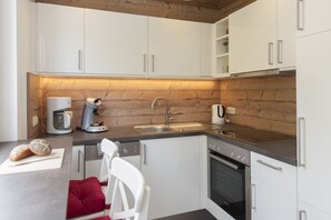 Kühlschrank, Ofen, Herdplatte, Geschirrspüler