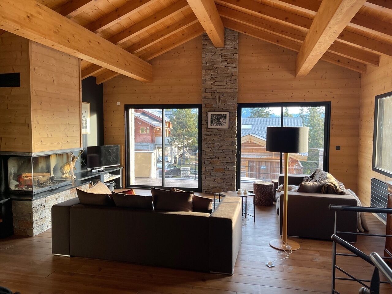 TV, fireplace, DVD player, books