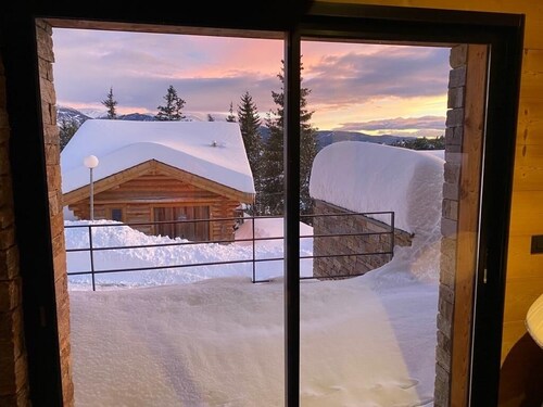 Chalet contemporain et confortable a deux pas des pistes de ski