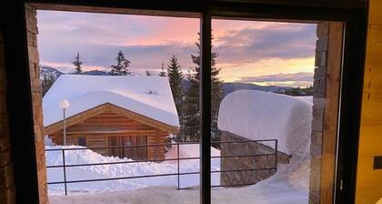 Comfortable, contemporary chalet a stone's throw from the ski slopes