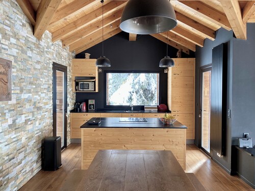 Modern, comfortable family chalet 2 steps from the ski and hiking trails