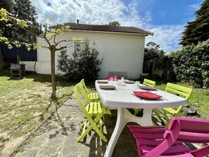 Outdoor dining - Modern 3-room house near beach - St. George's of Oléron (Saint-Georges-d'Oléron)