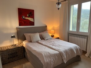 3 bedrooms, iron/ironing board, travel cot, free WiFi