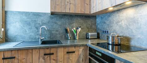 Køleskab, mikrobølgeovn, ovn, opvaskemaskine