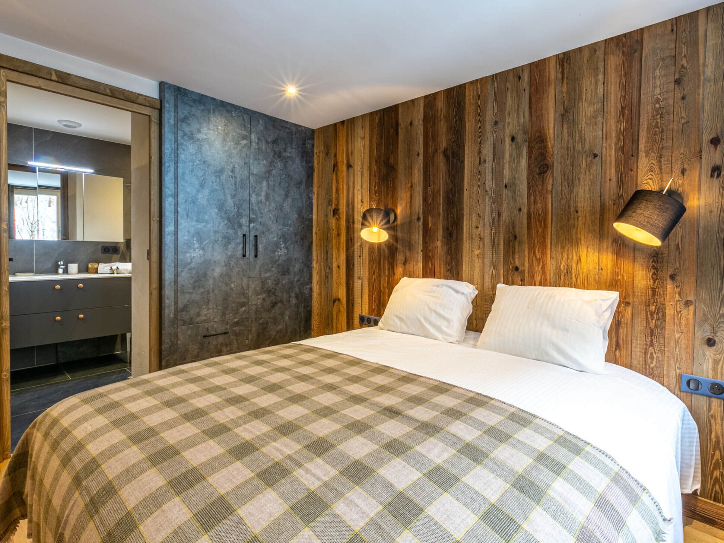 3 bedrooms, free WiFi, bed sheets