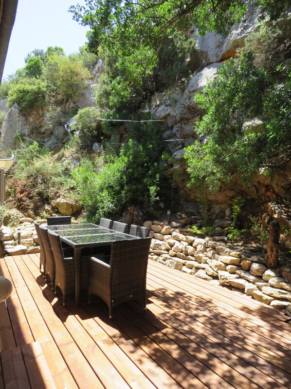 تناول الطعام بالخارج