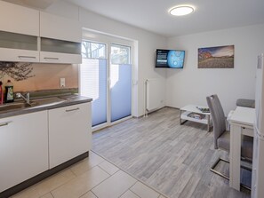 Basic Apartment | Living area